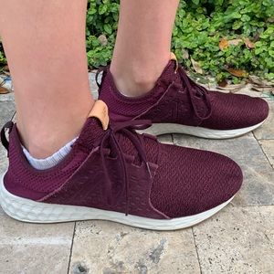 New balance tennis shoes